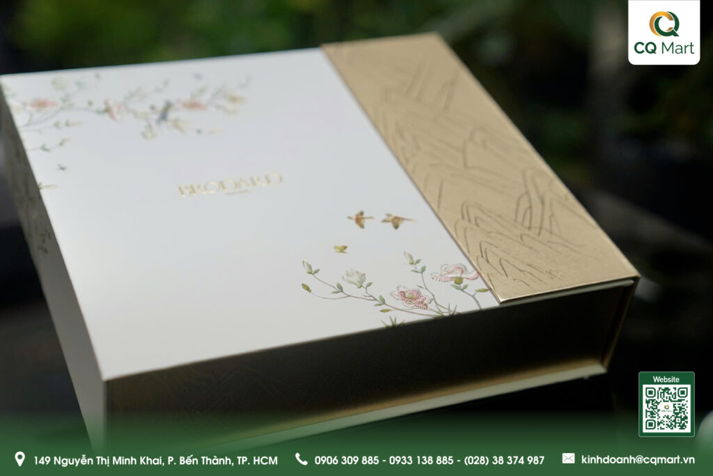 banh-trung-thu-brodard-hop-nang-vang-theu-hoa