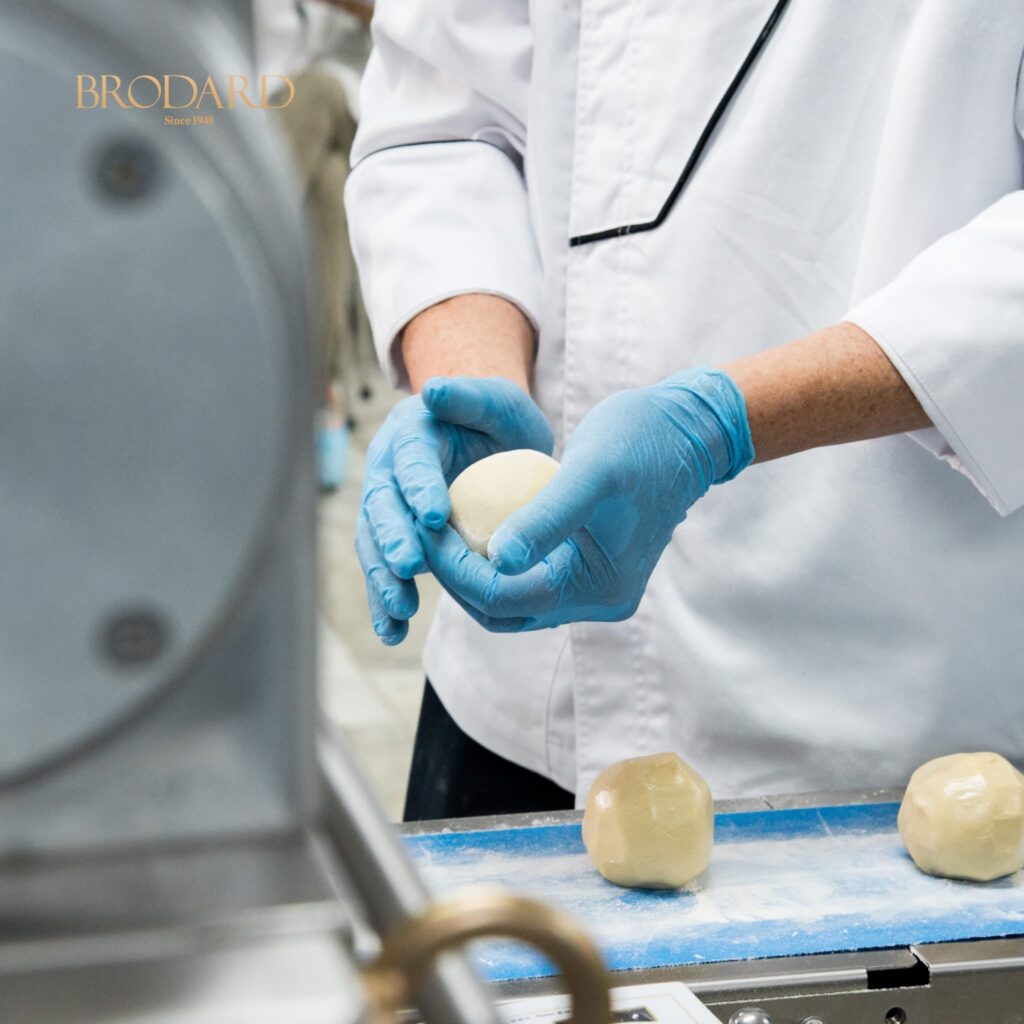quy-trinh-tao-banh-brodard
